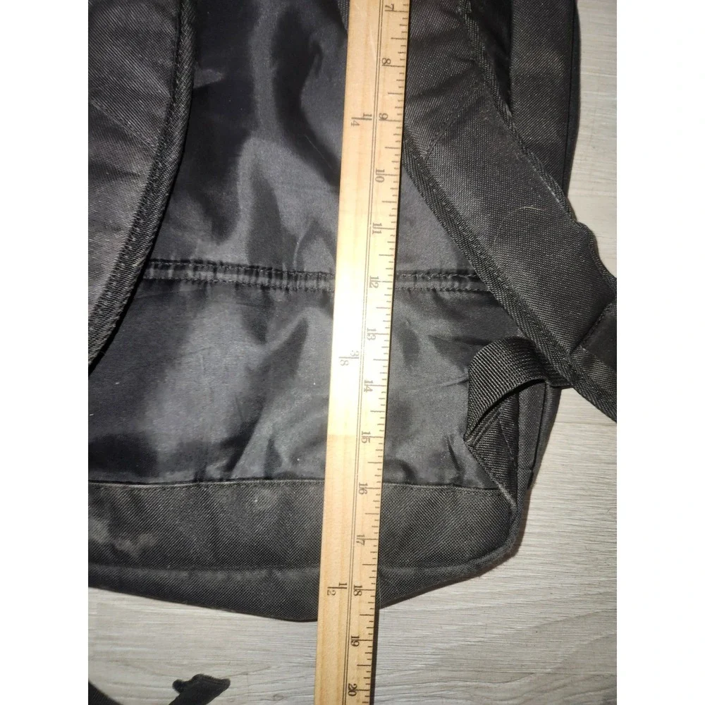 Quiksilver backpack features